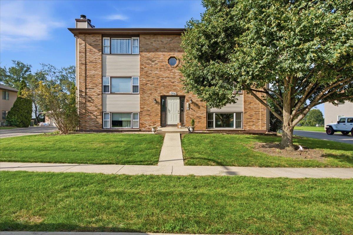 1056 Manchester Ct. #F, South Elgin, IL 60177