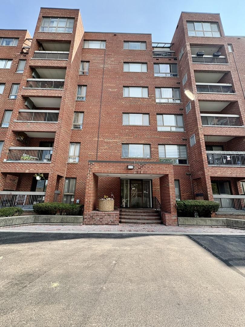 701 Forum Sq. #409, Glenview, IL 60025