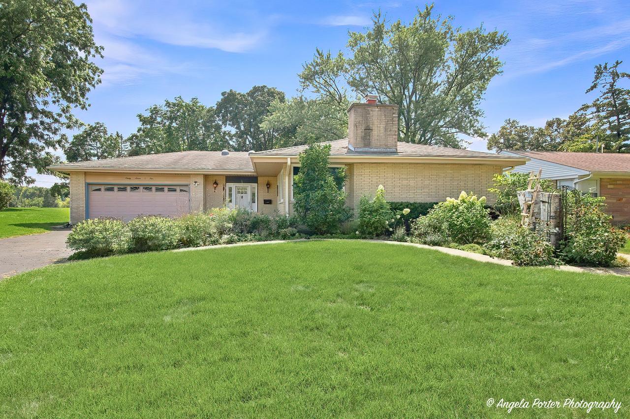 3705 W Young St., Mchenry, IL 60050