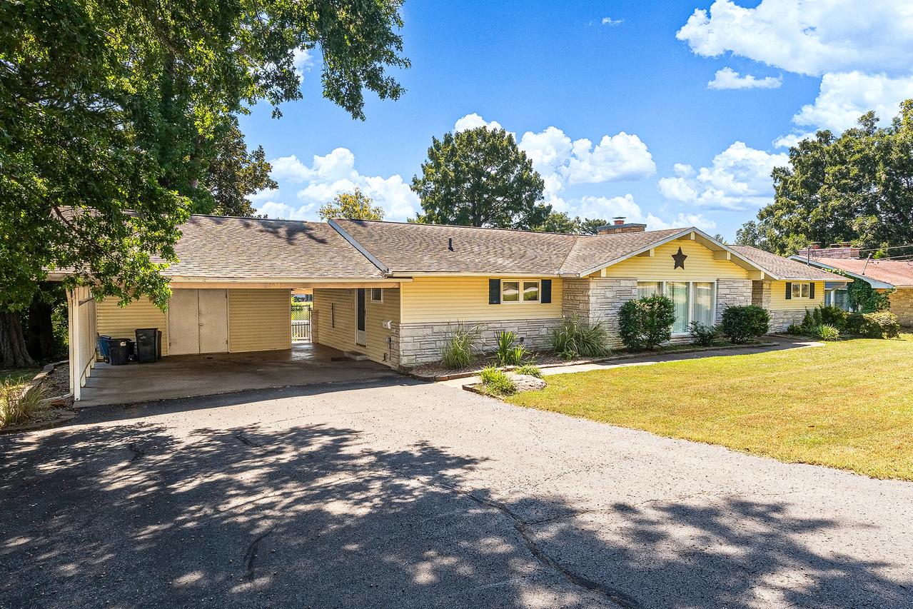 1613 Tina Dr., Murphysboro, IL 62966
