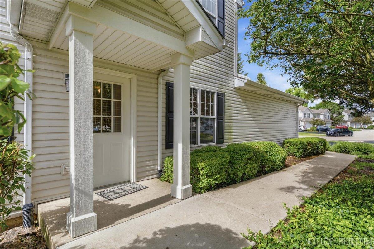 2471 Stoughton Cir., Aurora, IL 60502