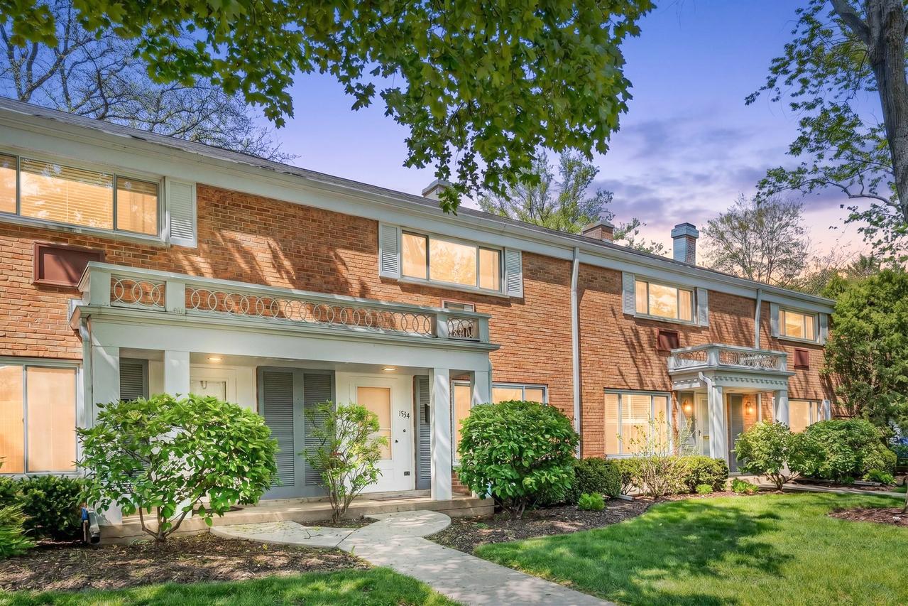 1534 Palmgren Dr., Glenview, IL 60025