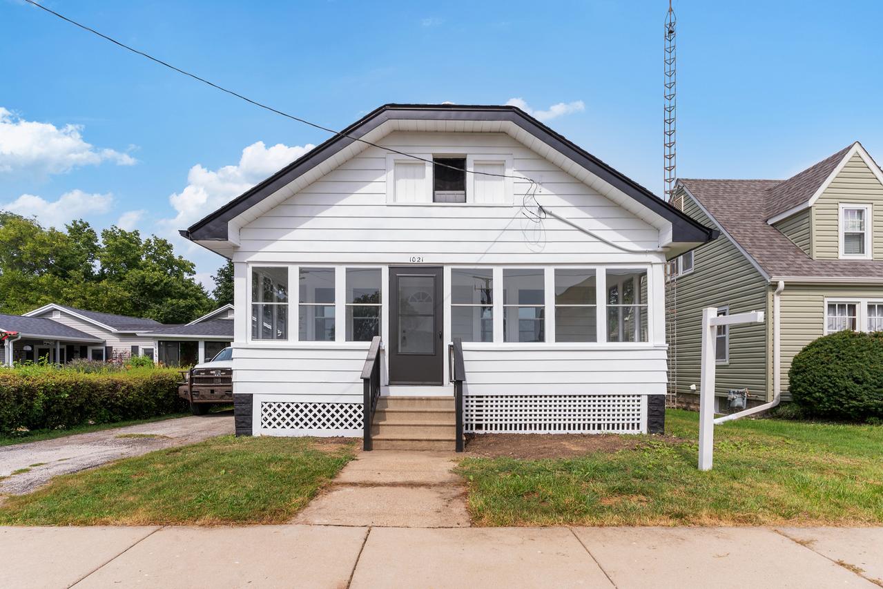 1021 Oliver Ave., Aurora, IL 60506