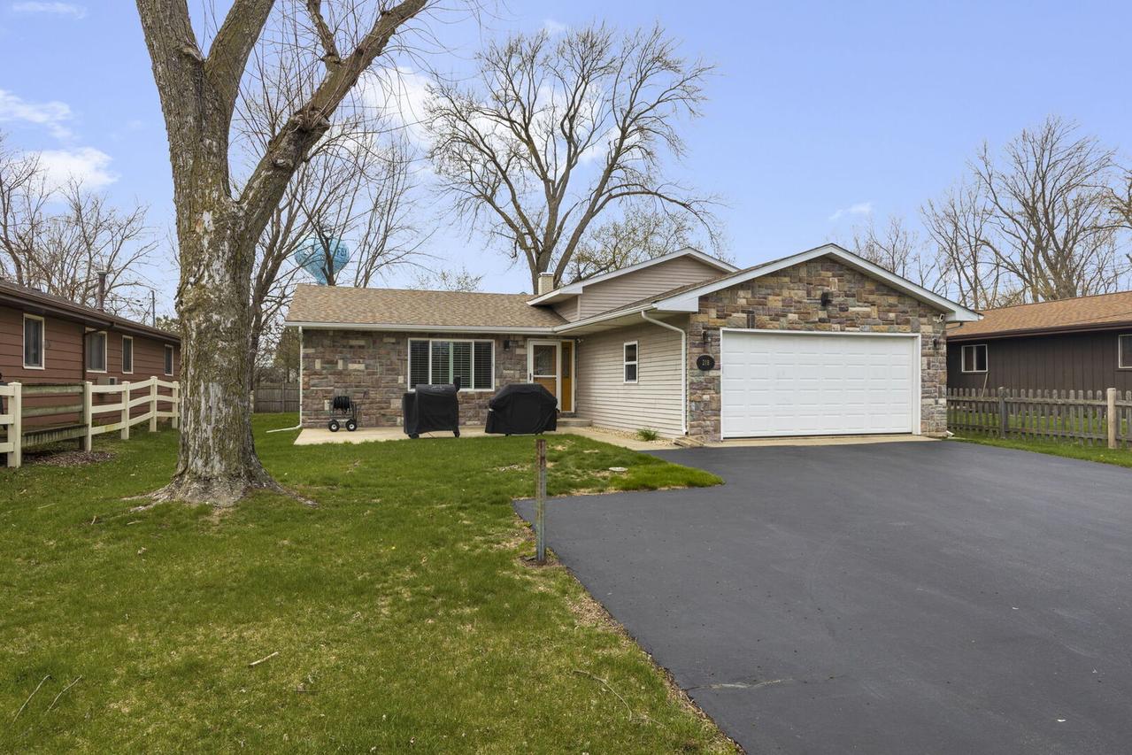 218 Mastodon Dr., Ingleside, IL 60041