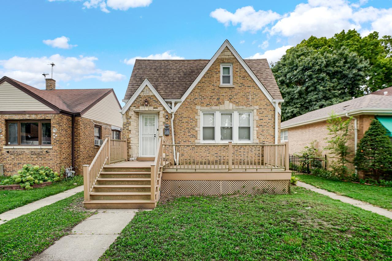 12151 Greenwood Ave., Blue Island, IL 60406