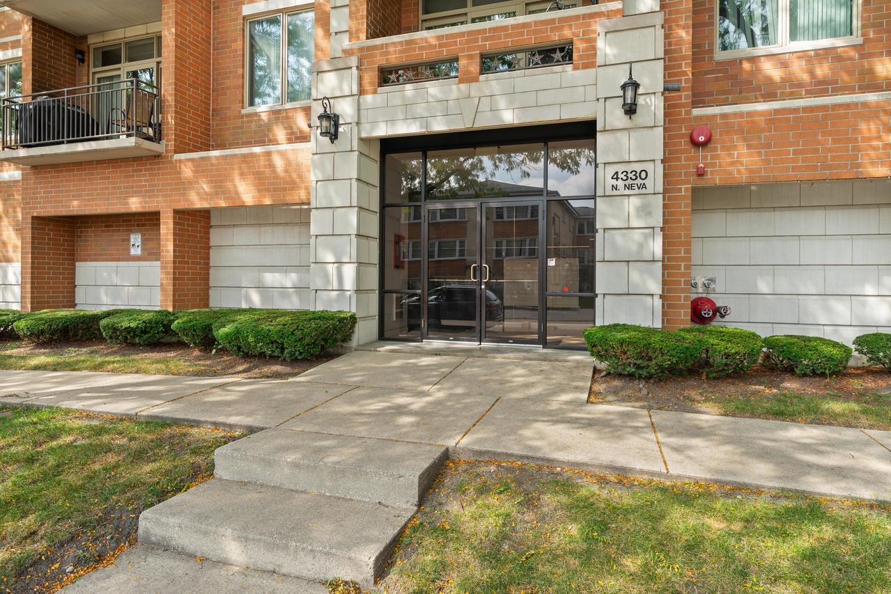 4330 N Neva Ave. #305, Norridge, IL 60706