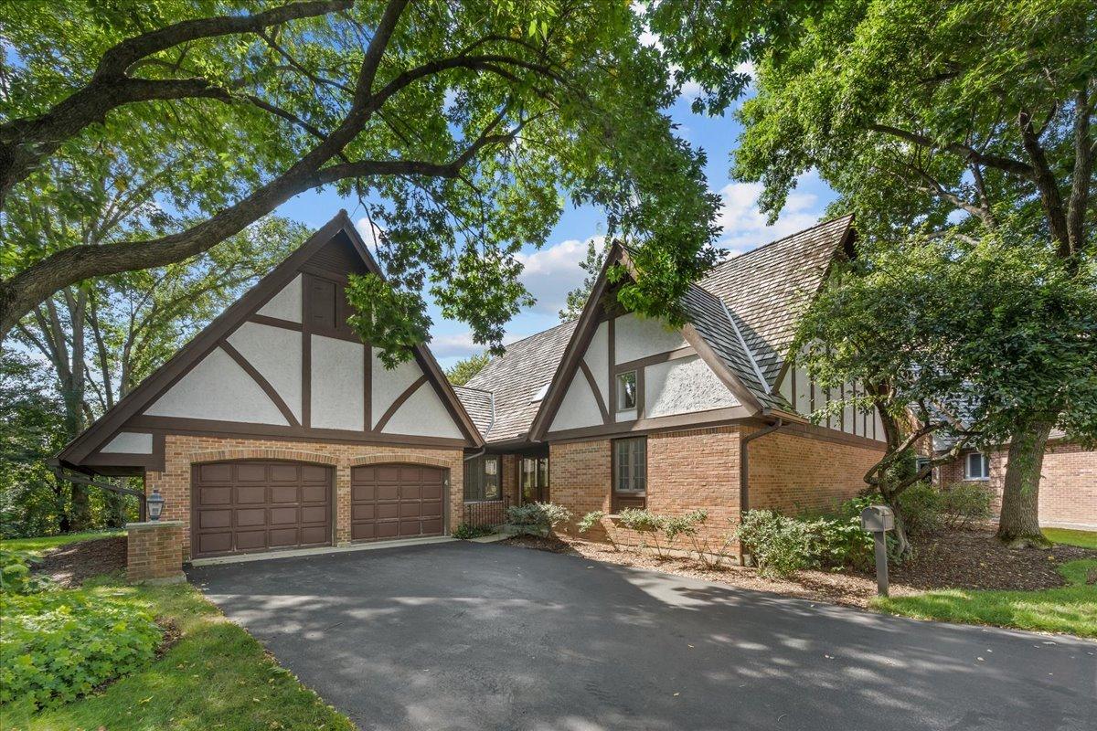 972 Coventry Ln., Highland Park, IL 60035