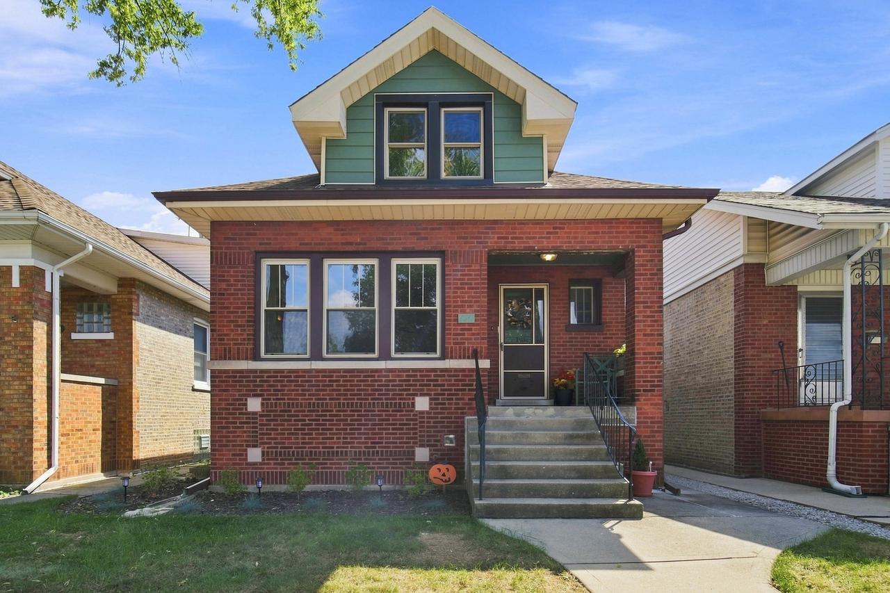 5941 W Waveland Ave., Chicago, IL 60634