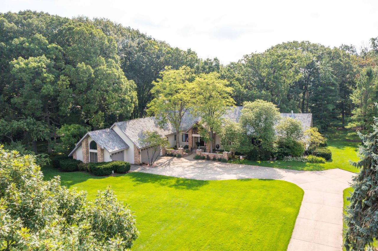 5520 Hilltop Ln., Libertyville, IL 60048