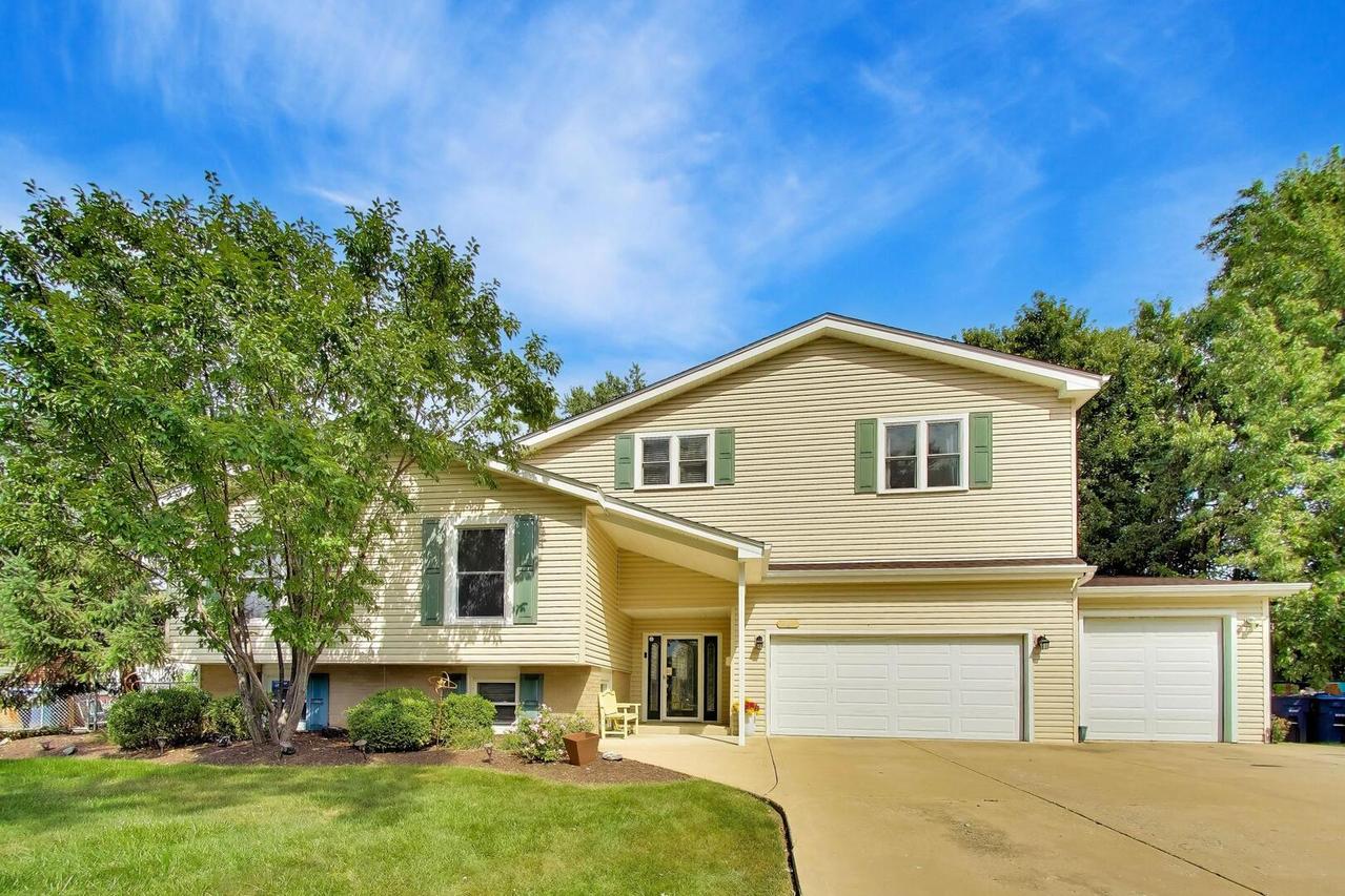 7309 Seminole Ct., Darien, IL 60561