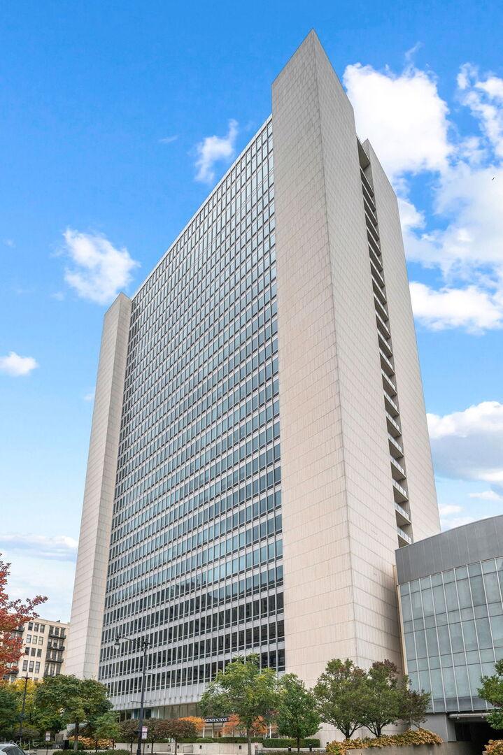 500 W Superior St. #1902, Chicago, IL 60654