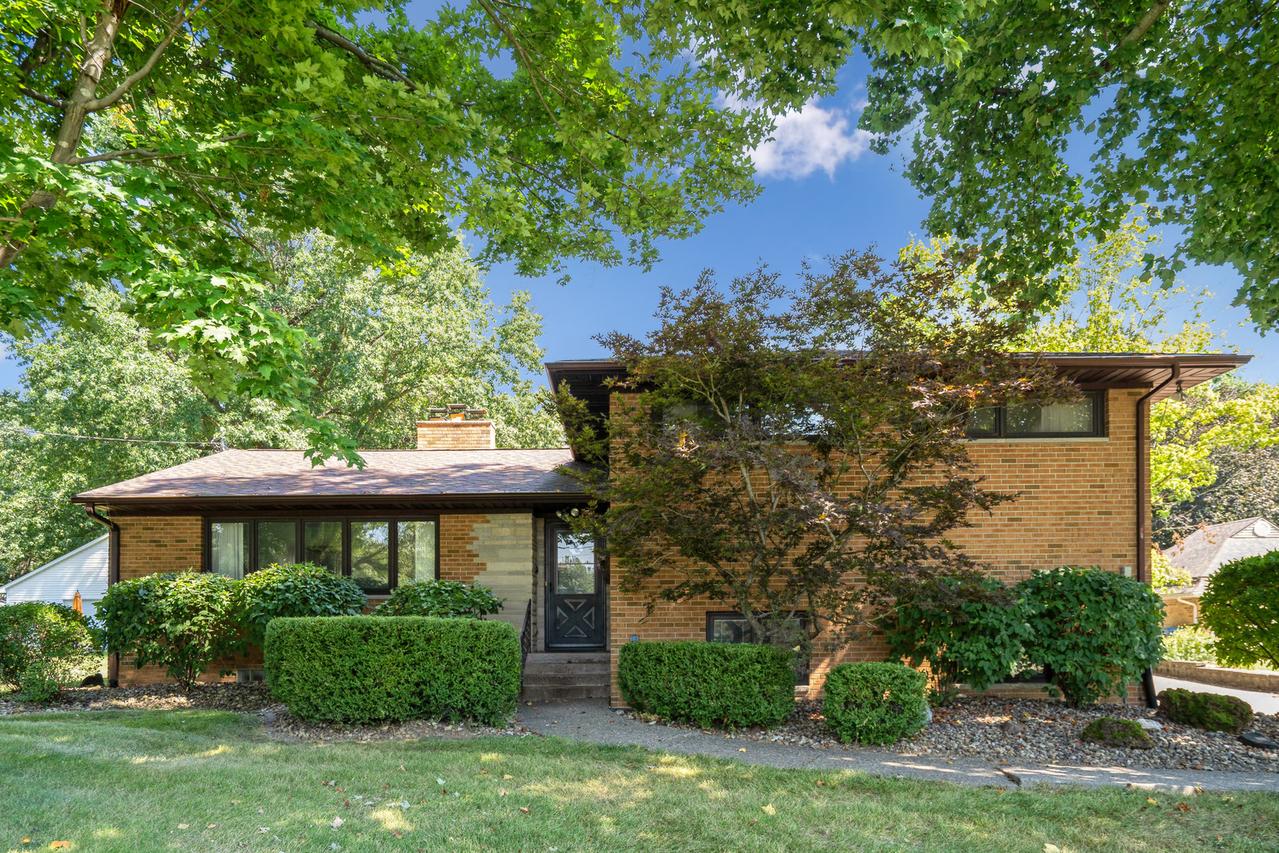 3310 Archer Dr., East Moline, IL 61244
