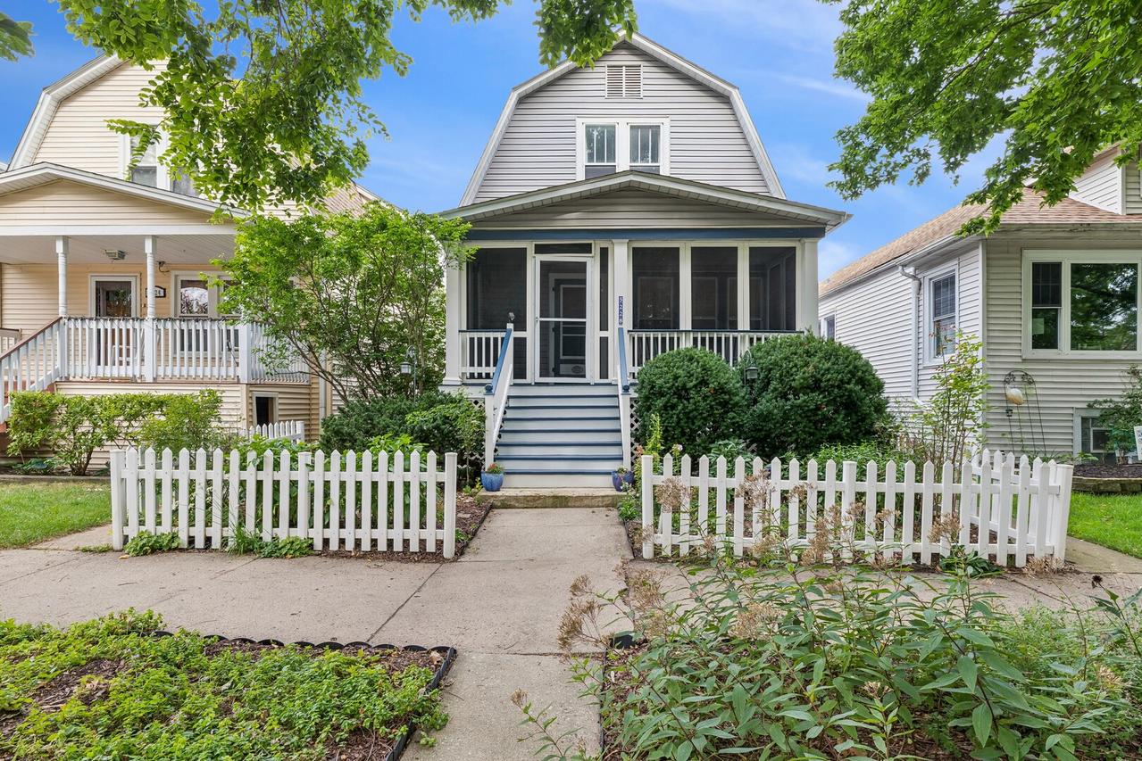 5228 N Ludlam Ave., Chicago, IL 60630