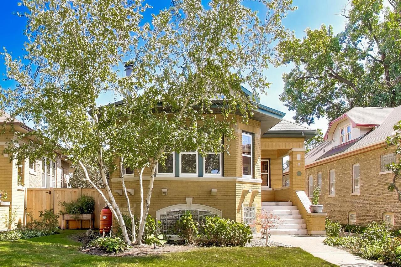 1212 N Ridgeland Ave., Oak Park, IL 60302