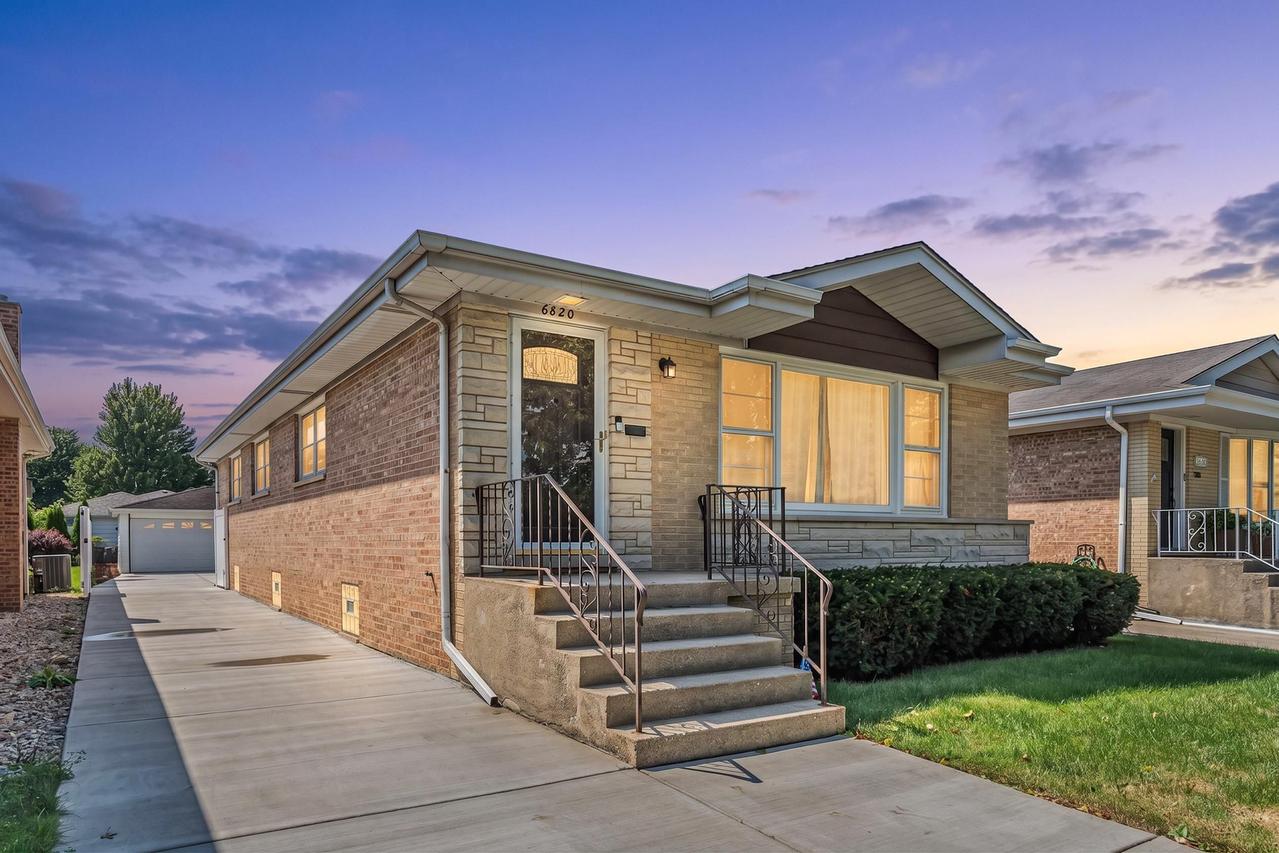 6820 N Sauganash Ave., Chicago, IL 60646