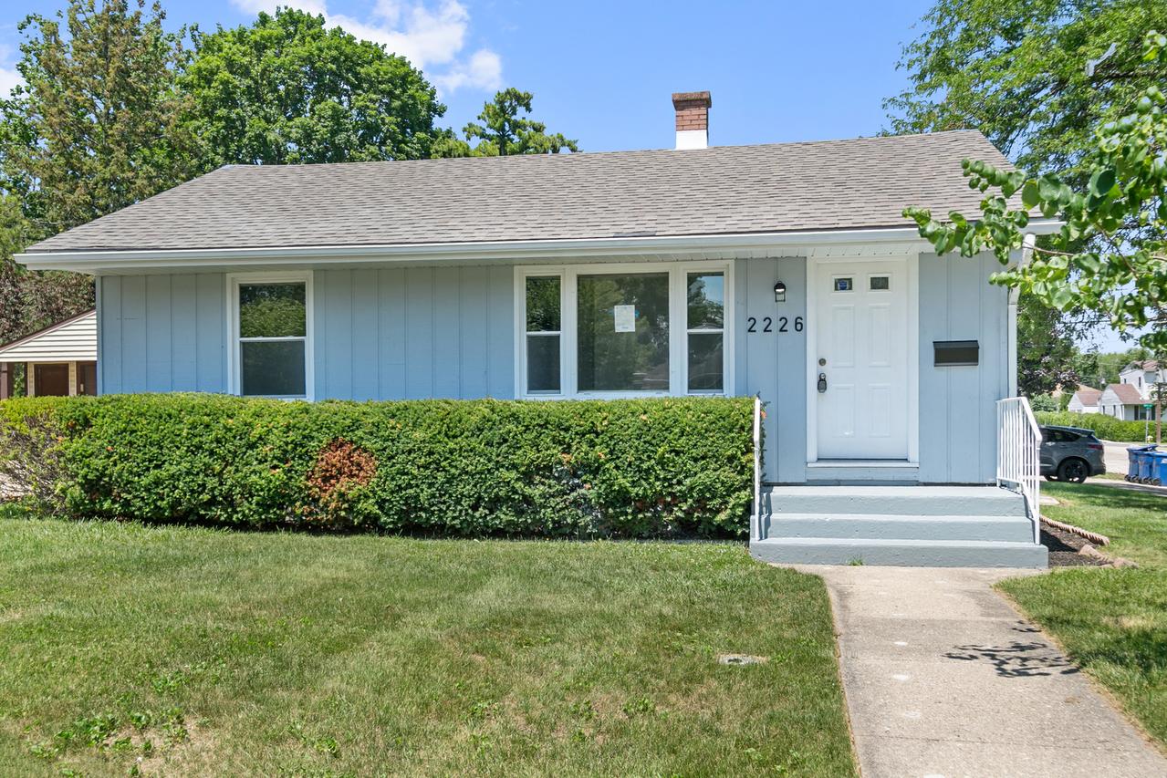 2226 Marshall Pkwy., Waukegan, IL 60085