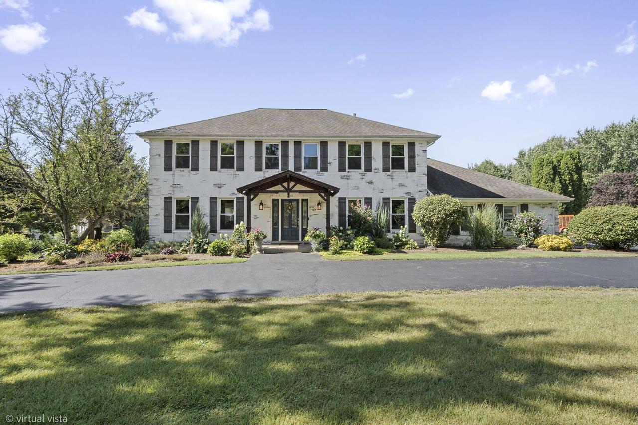 6N066 Chambellan Ln., Wayne, IL 60184