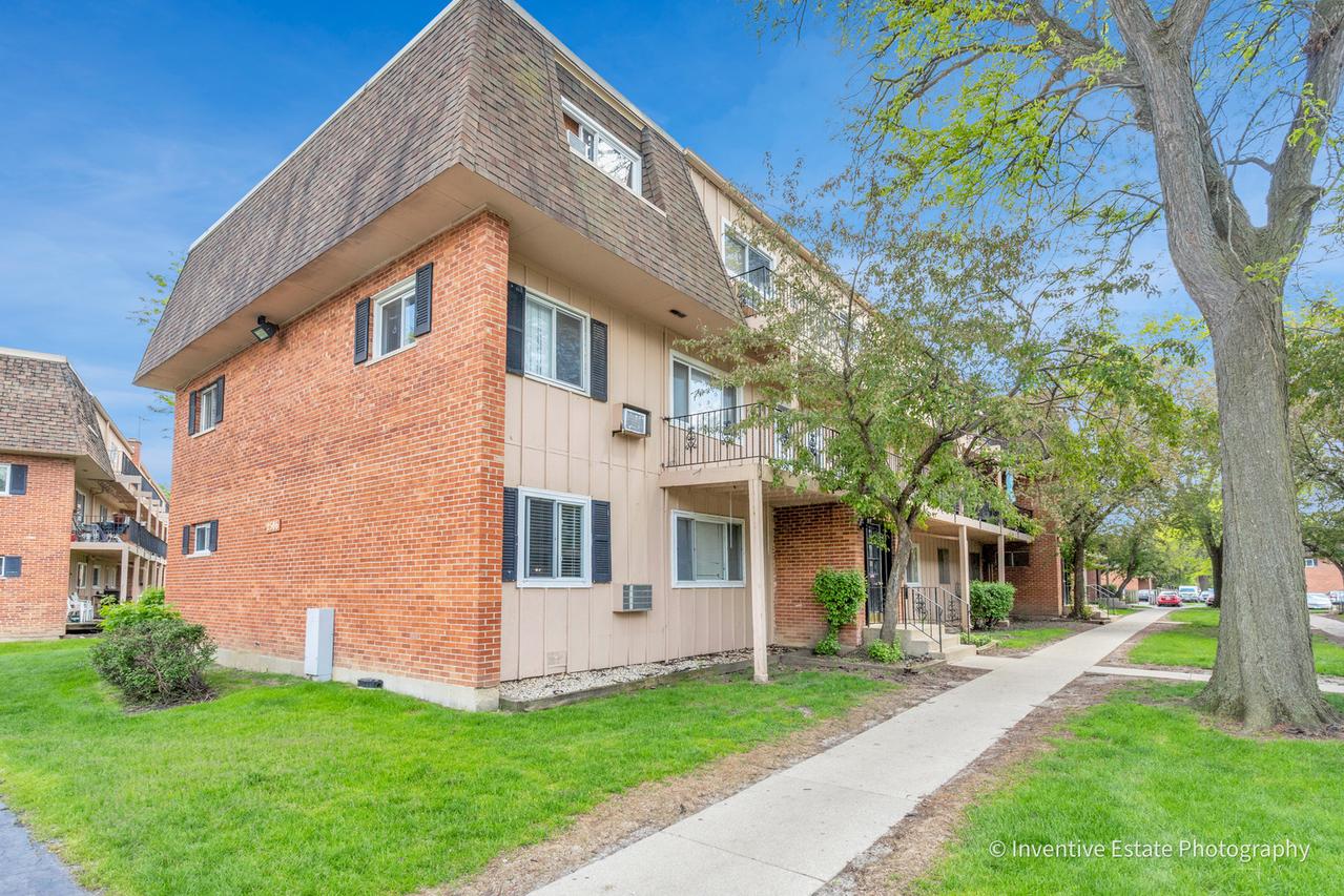 2506 Algonquin Rd. #18, Rolling Meadows, IL 60008
