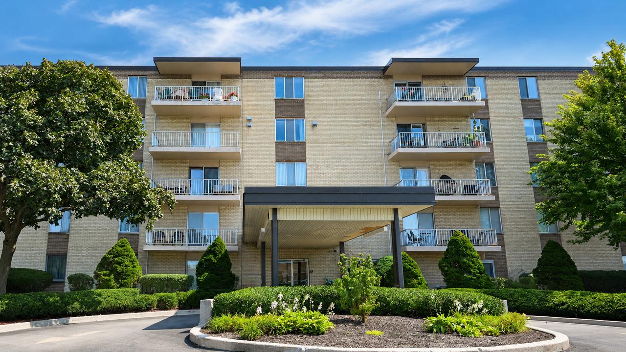 110 W Butterfield Rd. #307S, Elmhurst, IL 60126