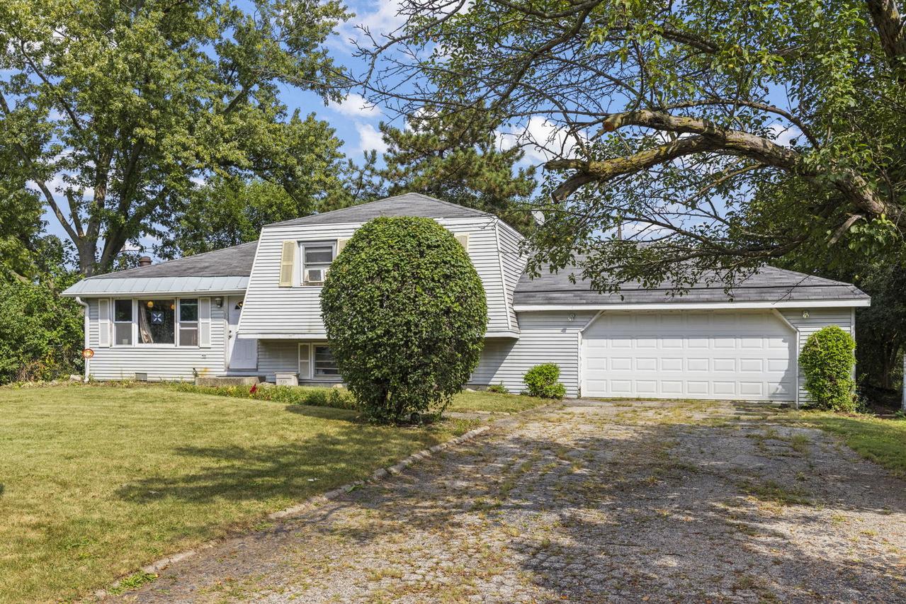 1N043 Darling St., Carol Stream, IL 60188