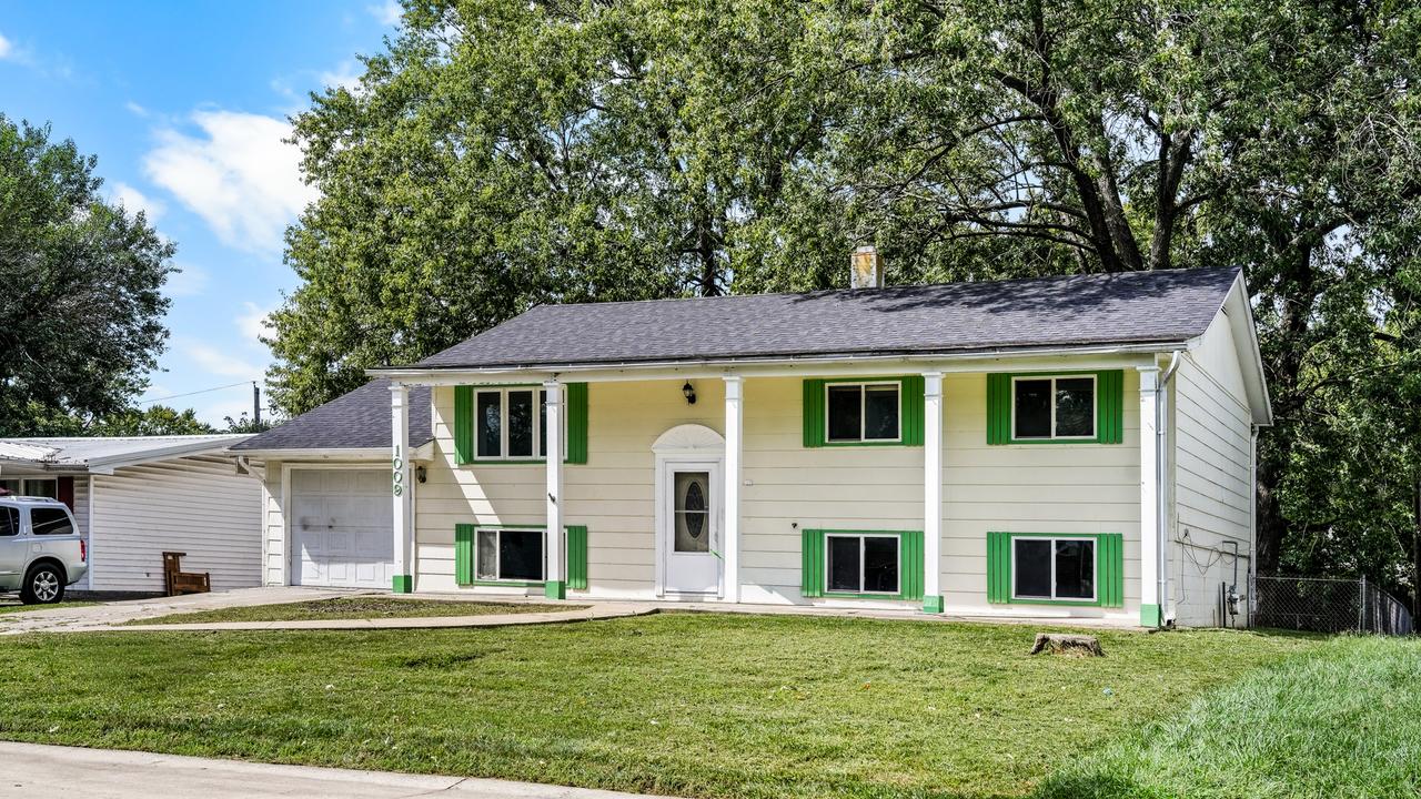 1009 Holiday Dr., Champaign, IL 61821