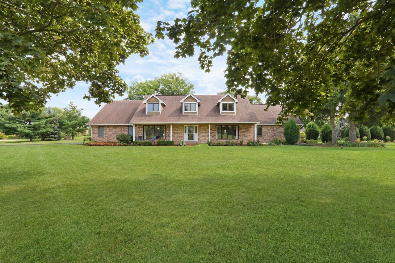 2 Essex Ct., Hawthorn Woods, IL 60047