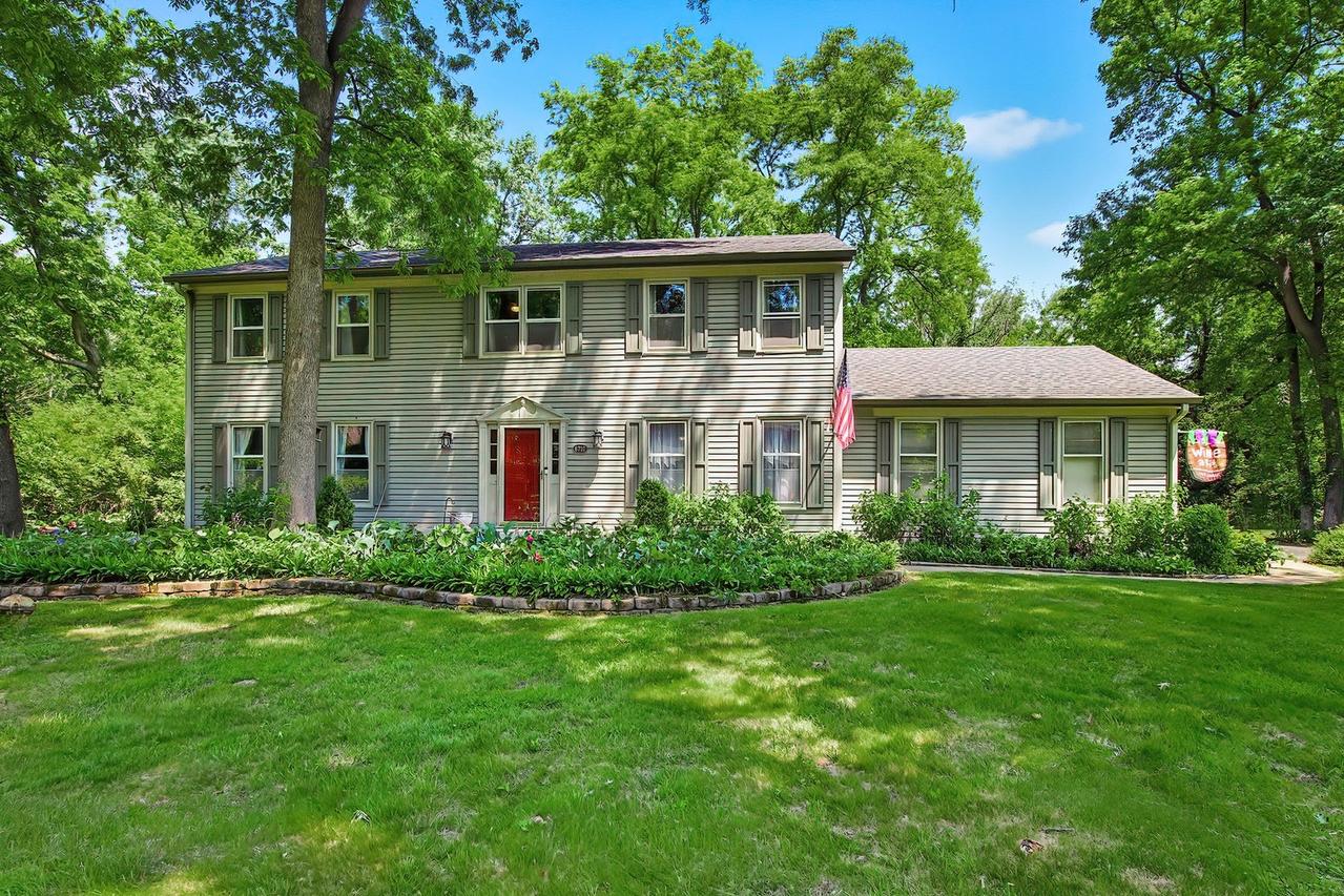 6710 Connecticut Tr., Crystal Lake, IL 60012