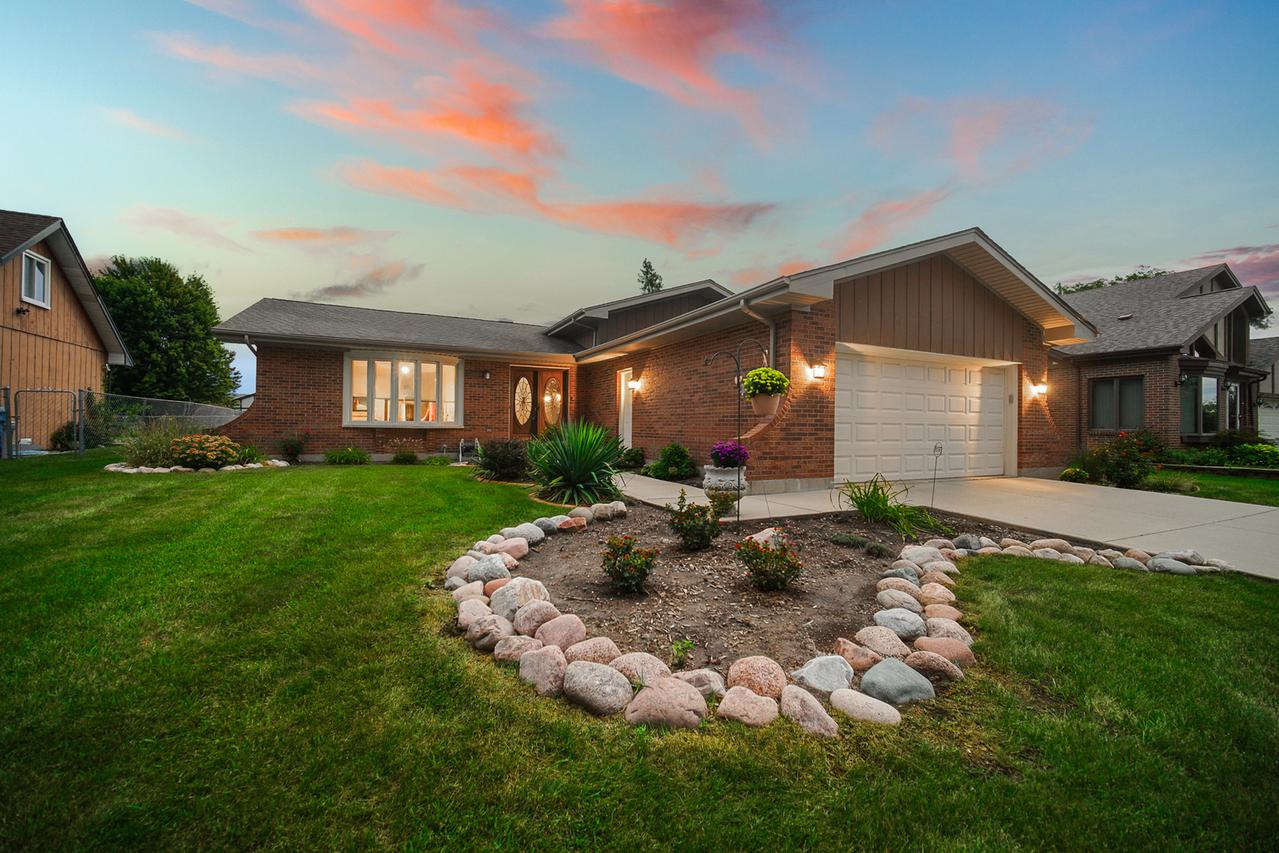 1105 N Itasca Rd., Addison, IL 60101