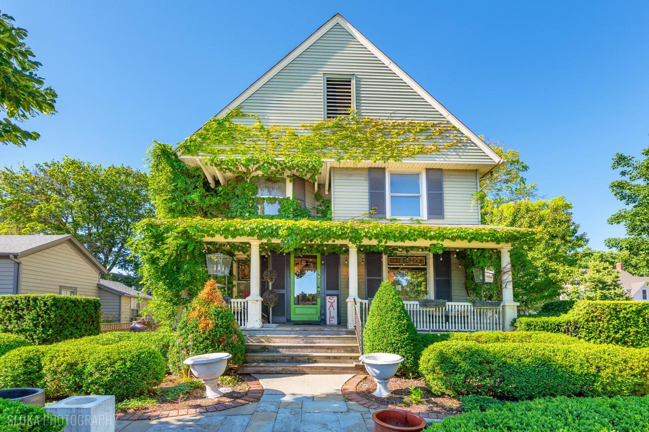 428 W State St., Geneva, IL 60134