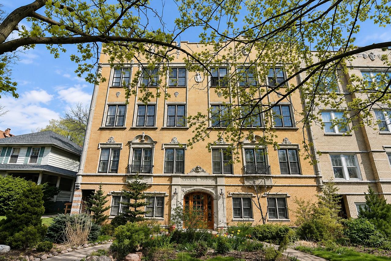 1928 W Morse Ave. #3W, Chicago, IL 60626