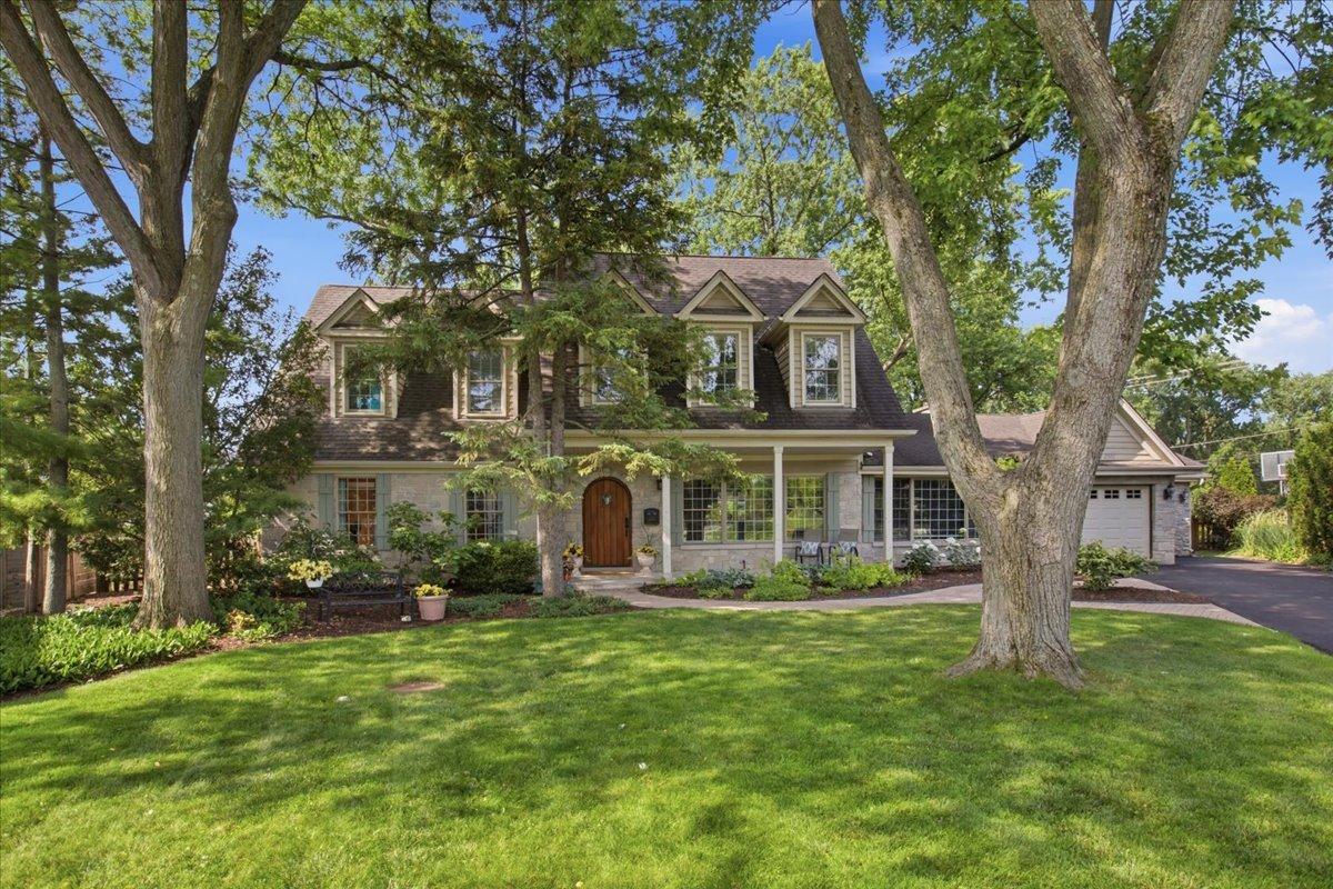 2501 Robincrest Ln., Glenview, IL 60025