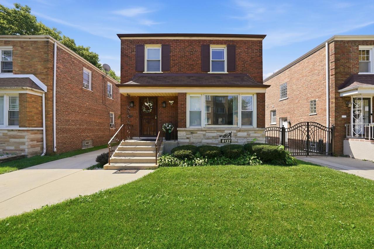 8132 S Phillips Ave., Chicago, IL 60617