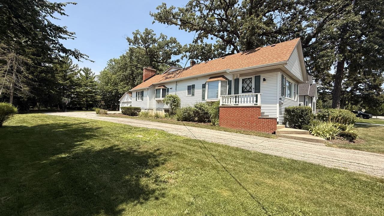 1804 Chapel Ct., Northbrook, IL 60062