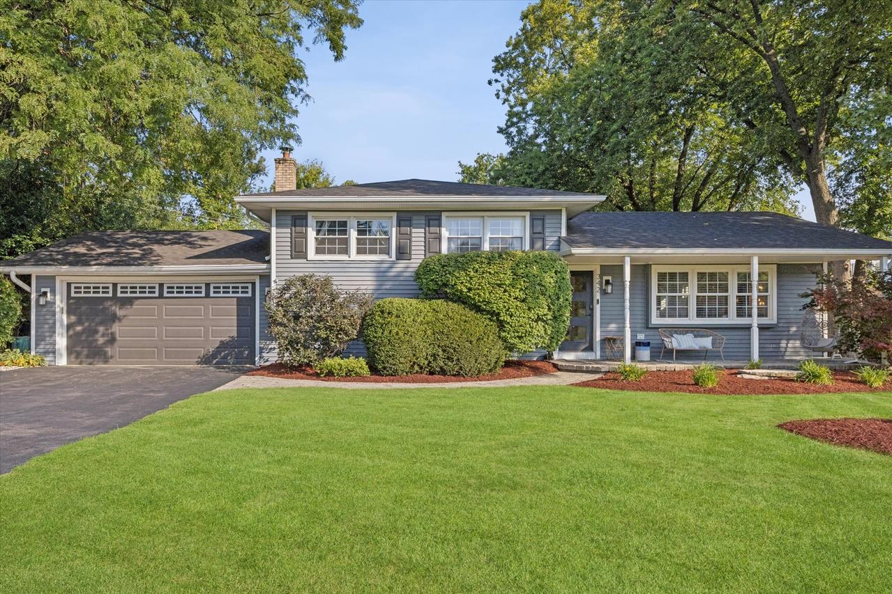 342 Janet Ave., Darien, IL 60561