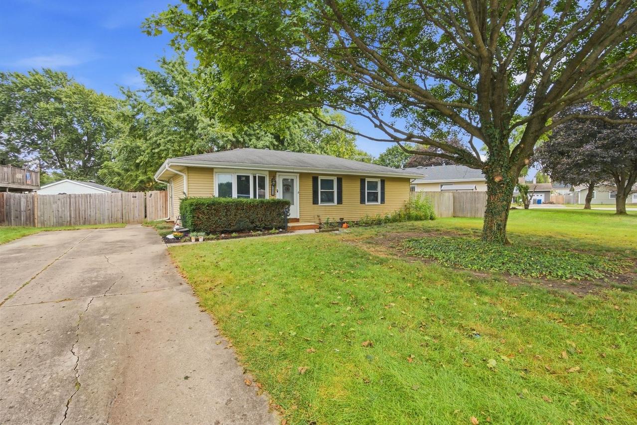 103 Mary St., Oswego, IL 60543