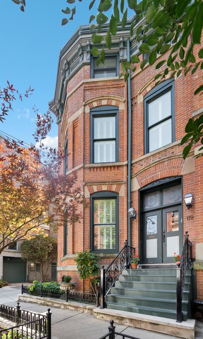 119 W Delaware Pl., Chicago, IL 60610