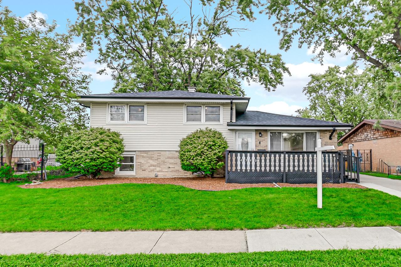4340 Mann St., Oak Forest, IL 60452