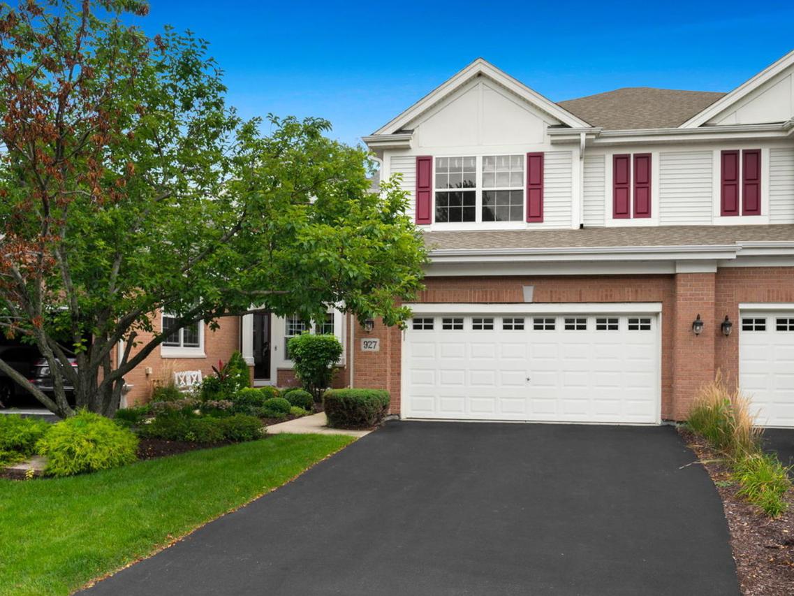927 Winners Cup Ct., Naperville, IL 60565