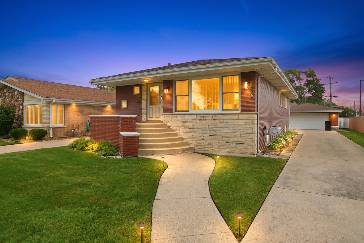 9429 Major Ave., Oak Lawn, IL 60453