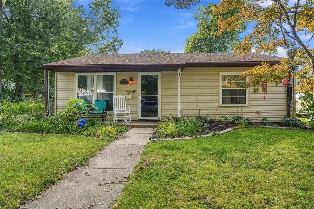 1007 S Livingston St., Bloomington, IL 61701