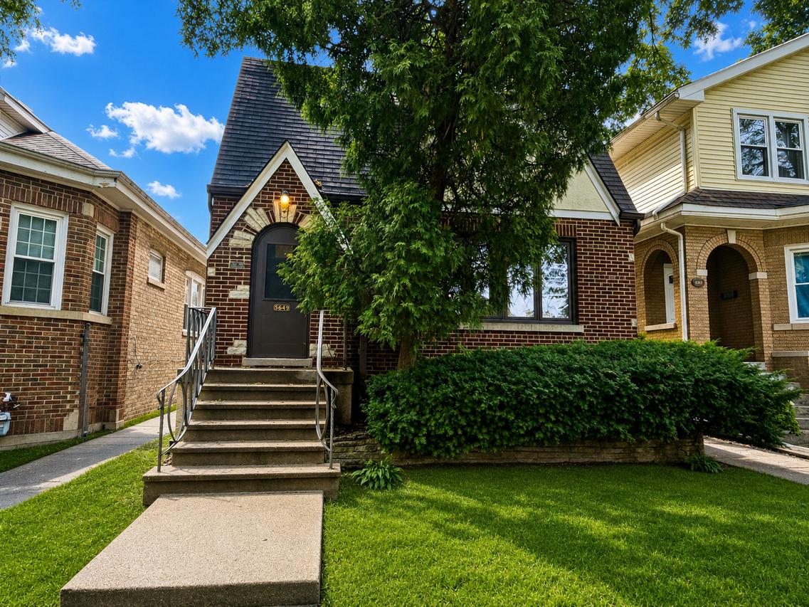 5649 N Moody Ave., Chicago, IL 60646