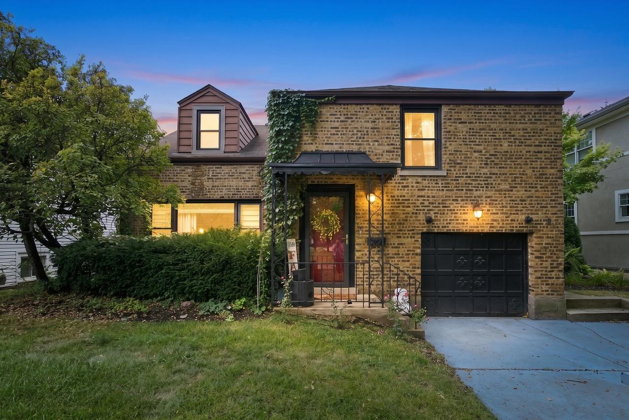 390 Bartram Rd., Riverside, IL 60546