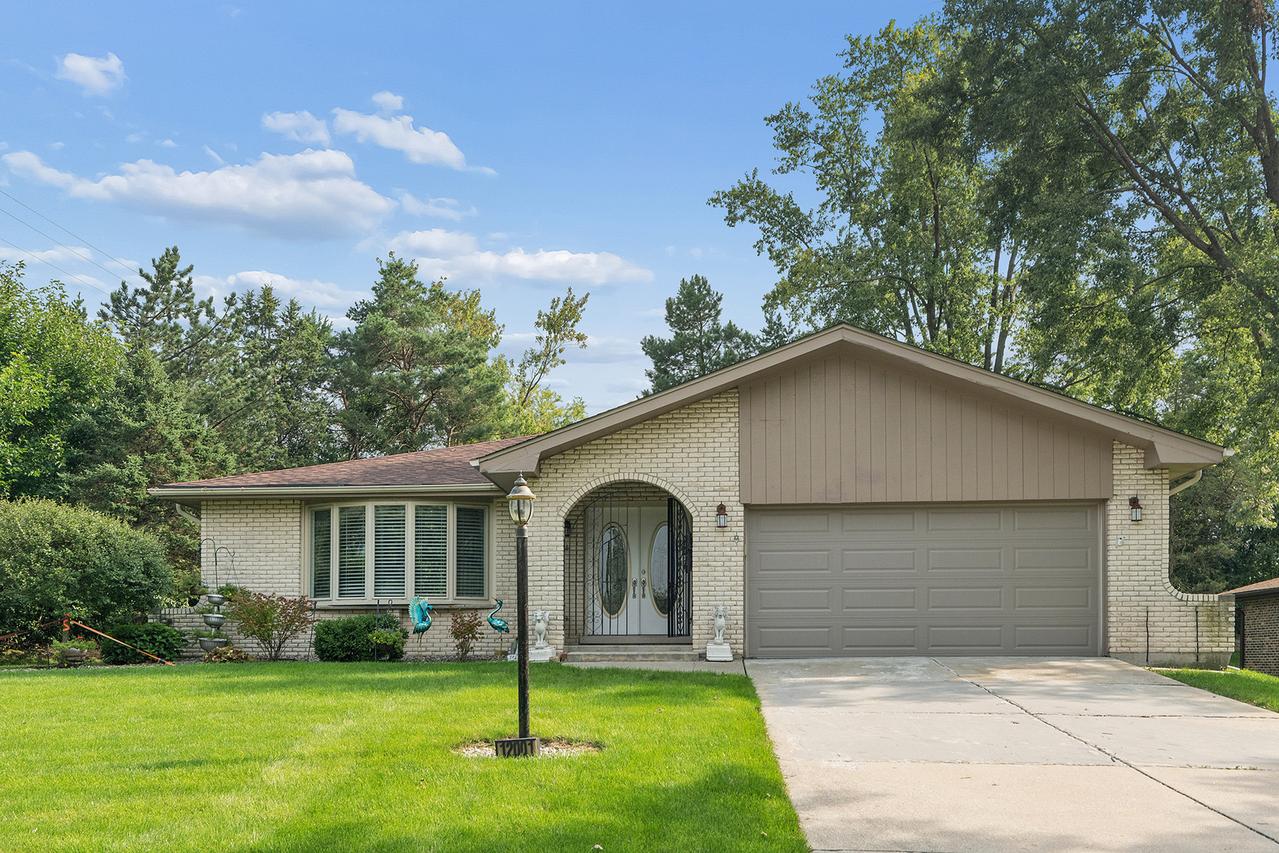 12001 W Lake View Dr., Orland Park, IL 60467