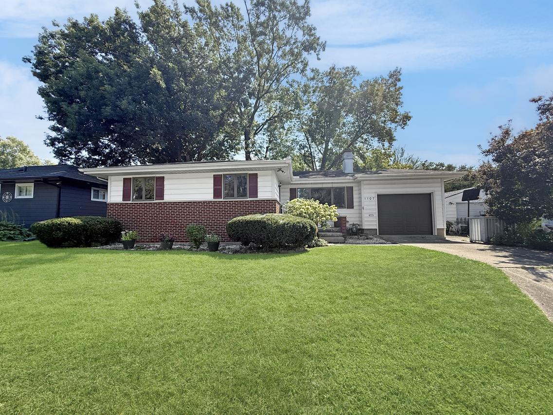 1107 E Fairlawn Dr., Urbana, IL 61801
