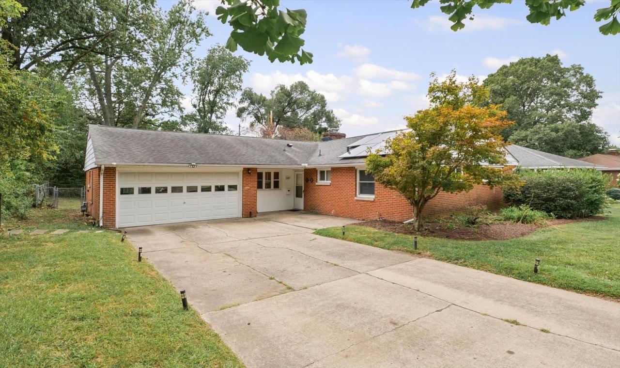 1407 W John St., Champaign, IL 61821