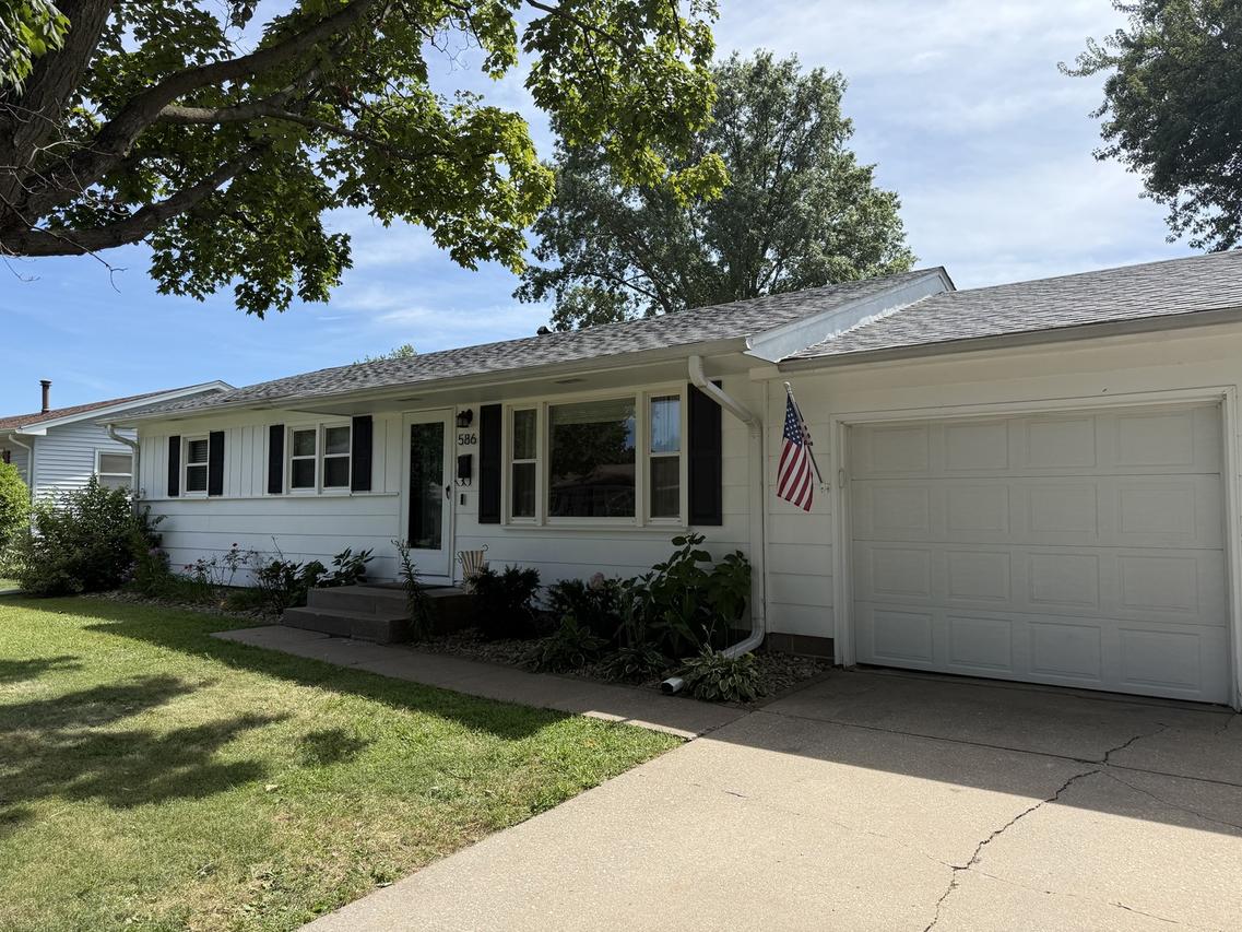 586 33rd Ave., East Moline, IL 61244