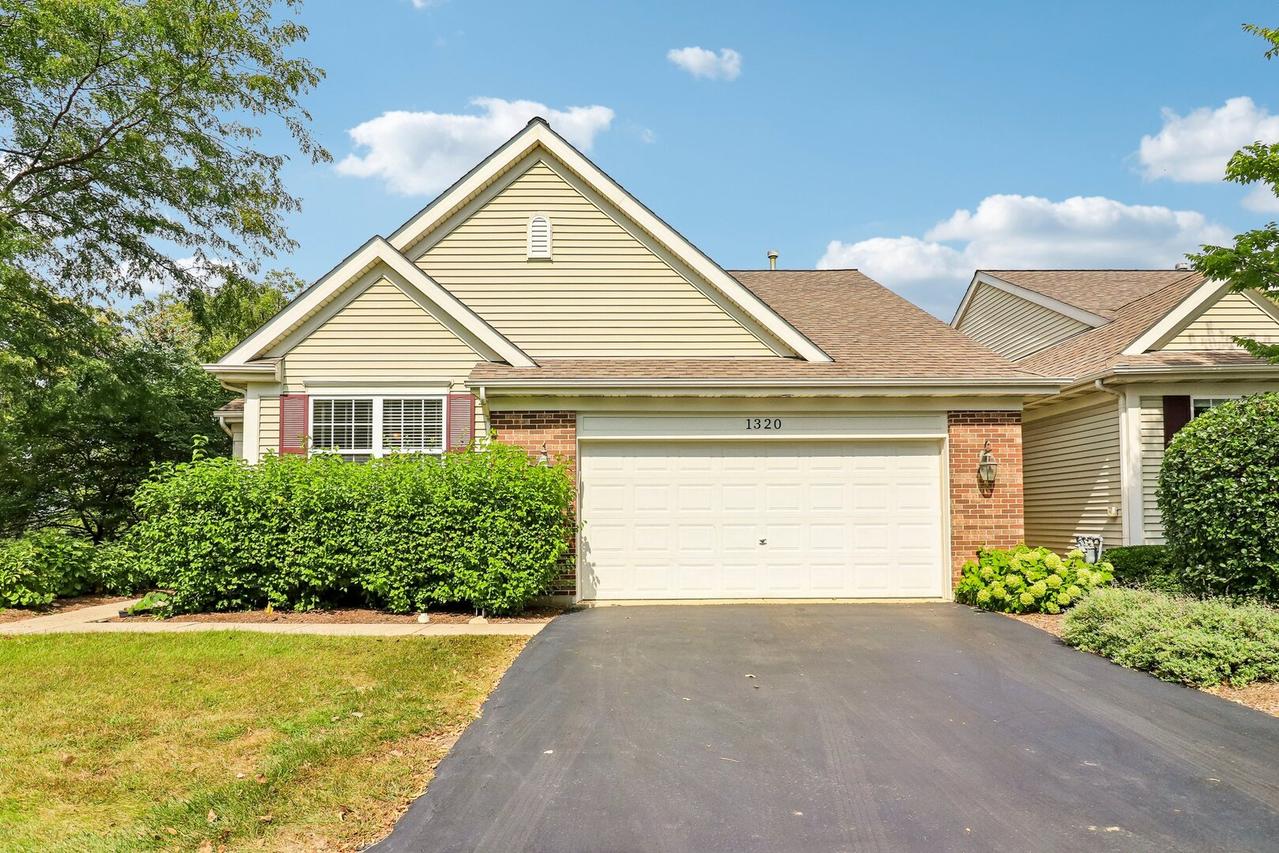 1320 Waverly Dr., Volo, IL 60020