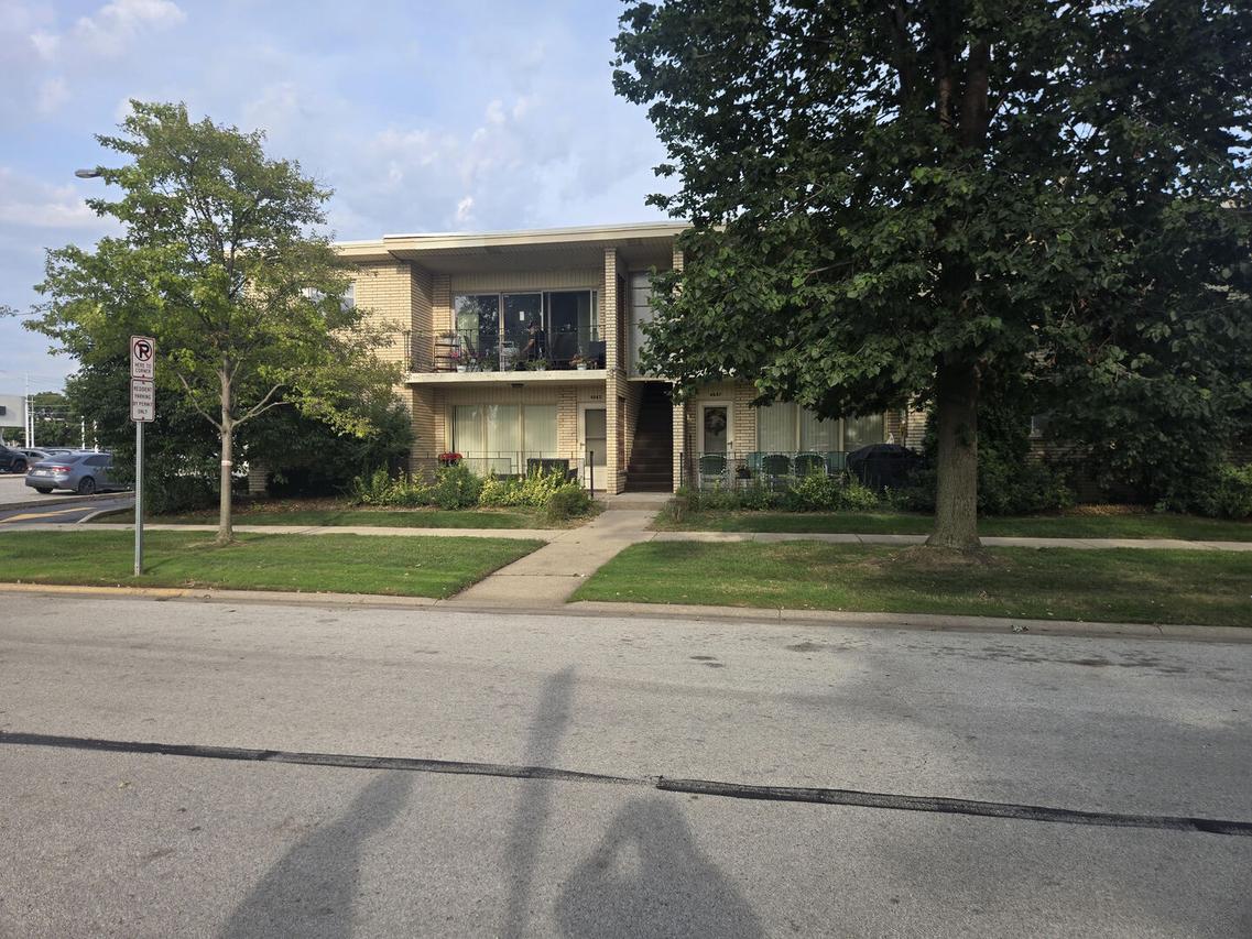 4645 W 95th St. #north, Oak Lawn, IL 60453