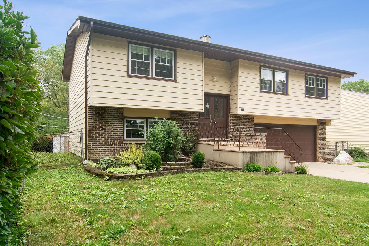 1120 Valley Stream Dr., Wheeling, IL 60090