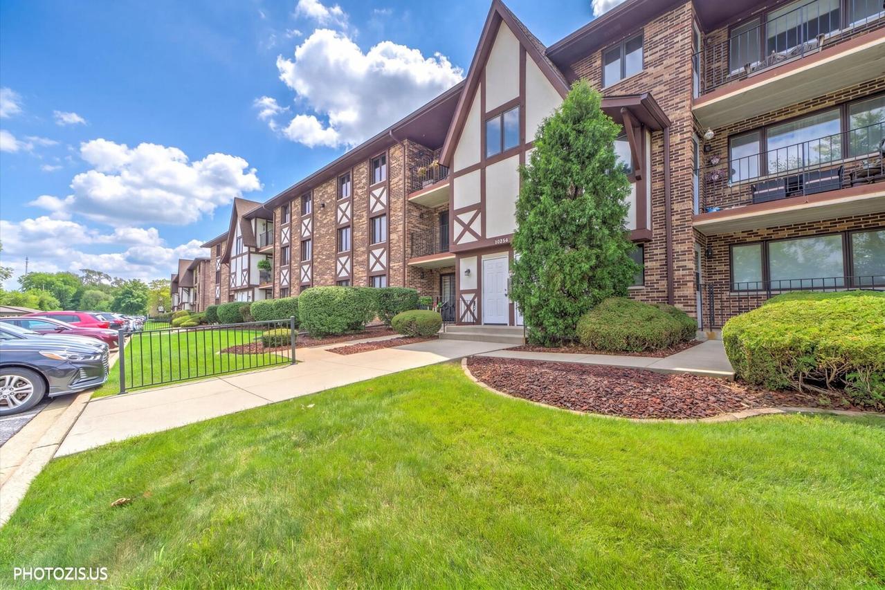 10524 Ridge Cove Dr. #25B, Chicago Ridge, IL 60415